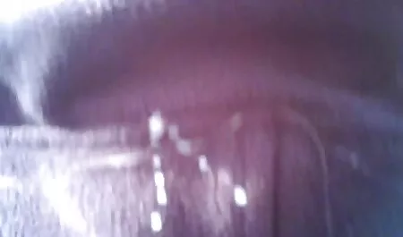 Une milf porno français gratuit en streaming britannique se fait baiser dans le salon o.O