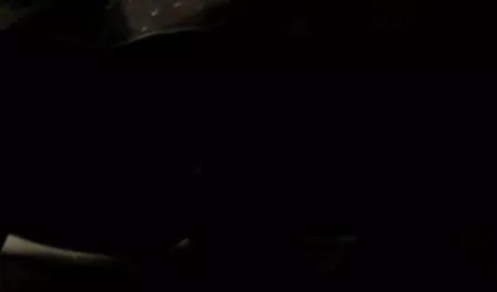 Une femme brune se fait video porno francais amateur défoncer la chatte et se faire remplir par 2 bites noires