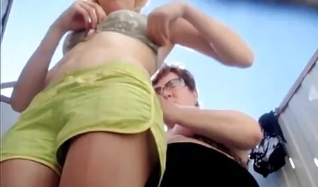 Femme sexy en un film porno en français collants aime le sexe anal